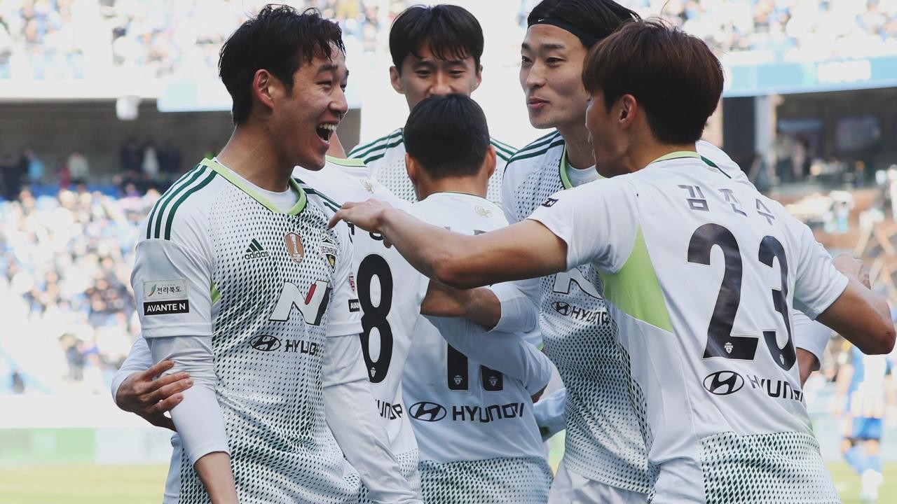 울산 HD, 김천 상무와 맞대결 역전승! K리그1 3연속 정규리그 1위 차지