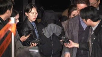 ZUM 뉴스 `유아인, 가족 명의로 `수면제 1천정` 처방`…대마 들키자 `함께 피우자`