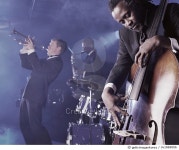 dv1869006 | 게티이미지코리아 | Jazz Band Playing on Stage in a Nightclub, Musician Plucking a Double Bass Royalty-Free 이미지
