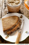 fdc924952 | 게티이미지코리아 | Two slices of farmhouse bread and game p?t? Royalty-Free 이미지