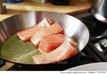 73976056 | 게티이미지코리아 | Fresh salmon frying in a pan Royalty-Free 이미지