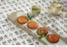 LS0800566-002 | 게티이미지코리아 | Plate of food and tea on traditional tablecloth Rights-Managed 이미지