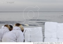 SFscf4608-194 | 게티이미지코리아 | Inupiaq Whalers Wait for Passing Whales in the Chukchi Sea Rights-Managed 이미지