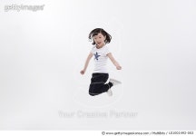 LS1001492-003 | 게티이미지코리아 | 점프하는 8-9세 어린이 Rights-Managed 이미지