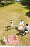 SKR1100230-001 | 게티이미지코리아 | 소풍 온 한국인 가족 Rights-Managed 이미지