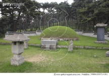 MIWA1200713-001 | 게티이미지코리아 | 이순신장군묘, 충남 아산 Rights-Managed 이미지