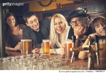 156292013 | 게티이미지코리아 | Nightout in a pub Royalty-Free 이미지