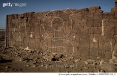 GRANC0029195_H | 게티이미지코리아 | SUDAN: LION TEMPLE, NAQA. /nRelief of a king and queen paying homage to lion-headed...