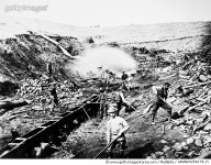 GRANC0259178_H | 게티이미지코리아 | COLORADO: MINING, 1877. /nHydraulic placer mining in Russell Gulch, Colorado. Photograph... 