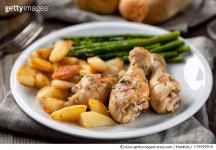 170090910 | 게티이미지코리아 | Roast chicken with potatoes and asparagus Royalty-Free 이미지