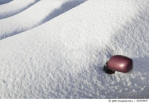 182939829 | 게티이미지코리아 | Close-up of wing mirror covering by snow Royalty-Free 이미지