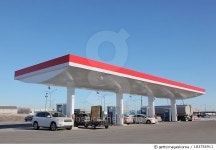 183754911 | 게티이미지코리아 | Modern Gas Station with cars refueling Royalty-Free 이미지