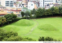 MALA14000023 | 게티이미지코리아 | 서울 방이동 고분군, 사적 제270호 Rights-Managed 이미지