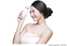 508473925 | 게티이미지코리아 | Beautiful young woman with cosmetic product Royalty-Free 이미지