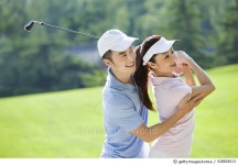 528824013 | 게티이미지코리아 | Young man teaching his girlfriend how to play golf Royalty-Free 이미지