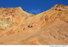 528057337 | 게티이미지코리아 | The Moon over Artist Drive, Death Valley Nat.Park Royalty-Free 이미지