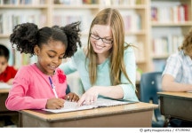 471350462 | 게티이미지코리아 | Elementary Student Writing her Letters Royalty-Free 이미지