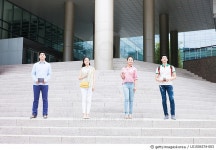 LS1504374-003 | 게티이미지코리아 | 계단에 서있는 두남자와 두여자 Rights-Managed 이미지