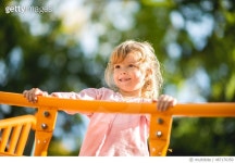 487176350 | 게티이미지코리아 | Smiling little girl enjoying at jungle gym in the park. Royalty-Free 이미지
