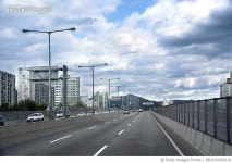 MKYD16002110 | 게티이미지코리아 | 내부순환도로, 교통, 자동차, 방음벽 Rights-Managed 이미지