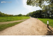 MVFA16000050 | 게티이미지코리아 | 경주 월성 산책로 Rights-Managed 이미지