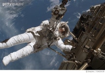 534929198 | 게티이미지코리아 | Spacewalk during STS-116 mission to the International Space Station Rights-Managed 이미지