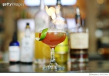 635173119 | 게티이미지코리아 | A freshly made cocktail sitting on a bar Royalty-Free 이미지