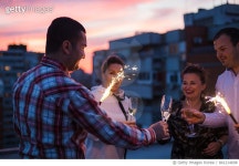 841214698 | 게티이미지코리아 | Rooftop party with sparklers and champagne Royalty-Free 이미지