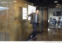 869341624 | 게티이미지코리아 | Creative professional with visual reference leading presentation Royalty-Free 이미지