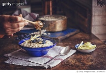872496052 | 게티이미지코리아 | Homemade Apple Blueberry Porridge with Honey Royalty-Free 이미지