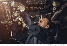 873620046 | 게티이미지코리아 | Repairing a car in auto repair shop Royalty-Free 이미지