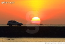 MBRF17021849 | 게티이미지코리아 | 뚝방 일몰 Royalty-Free 이미지