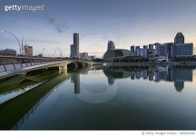 883982698 | 게티이미지코리아 | Esplanade bridge,Esplanade - Theatres on the Bay Royalty-Free 이미지