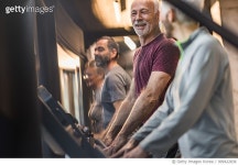 909422836 | 게티이미지코리아 | Group of happy active seniors talking while exercising in a gym. Royalty-Free 이미지