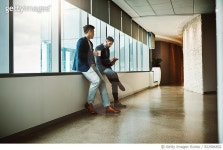 922906502 | 게티이미지코리아 | Monitoring business even on a break Royalty-Free 이미지