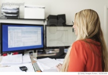 925361666 | 게티이미지코리아 | Blond woman working in office Royalty-Free 이미지