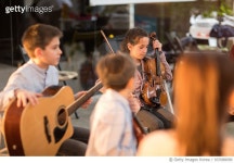 937088090 | 게티이미지코리아 | Students during music lesson Royalty-Free 이미지