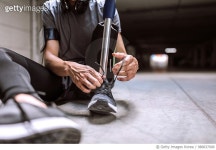 986837000 | 게티이미지코리아 | Amputee Athlete Tying his Shoe Laces Before Sports Training Royalty-Free 이미지