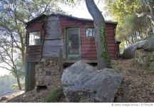977591208 | 게티이미지코리아 | 1929 Santa Barbara Log Cabin Royalty-Free 이미지