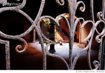 987624224 | 게티이미지코리아 | Closed iron front door Royalty-Free 이미지