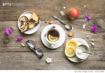 1026316986 | 게티이미지코리아 | Flat lay snacks and lemon tea break still life. Royalty-Free 이미지