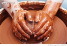 987670634 | 게티이미지코리아 | Potter making the pot. Royalty-Free 이미지