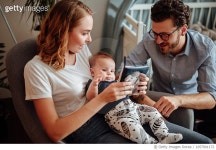 1057901172 | 게티이미지코리아 | Parents Reading Book to their son Royalty-Free 이미지