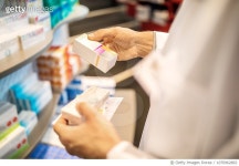 1070962892 | 게티이미지코리아 | Chemist examining the medicines at drugstore Royalty-Free 이미지