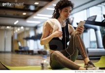 1130800361 | 게티이미지코리아 | Young woman listening to music over cell phone at the gym Royalty-Free 이미지