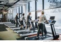 1138387967 | 게티이미지코리아 | Active seniors talking while walking on treadmills in a gym. Royalty-Free 이미지
