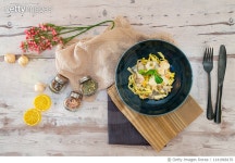 1141968176 | 게티이미지코리아 | Close-Up Of Plate Of Pasta And Chicken With Lettuce Royalty-Free 이미지