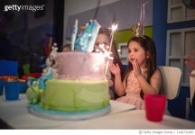 1146731900 | 게티이미지코리아 | Cute birthday girl celebrating with friends at a cafe Royalty-Free 이미지