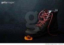1149554535 | 게티이미지코리아 | Studio shot of shoe with flower Royalty-Free 이미지