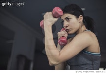 1135912522 | 게티이미지코리아 | Woman boxing in a gym Royalty-Free 이미지